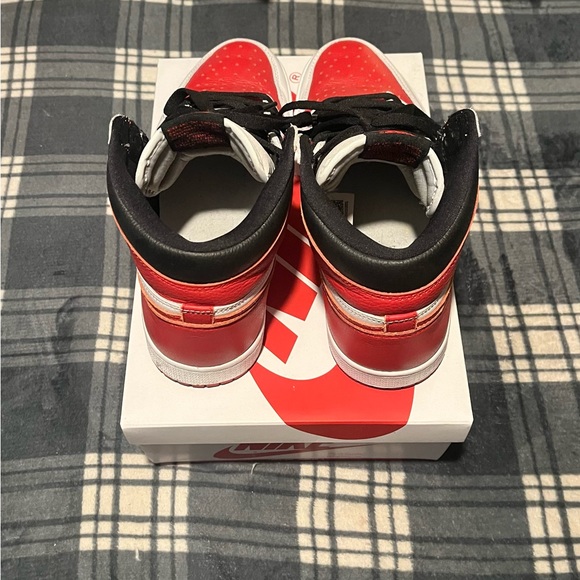 Jordan 1 Retro High OG - Picture 4 of 8